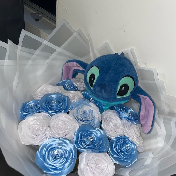 I’m selling this stitch eternal bouquet - Picture 4 of 5